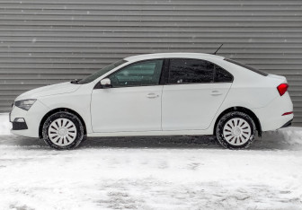 Подержанный автомобиль Skoda Rapid Liftback 2021 года (8 фото)