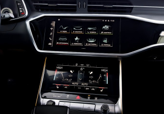 Подержанный автомобиль Audi A6 Sedan 2021 года (15 фото)