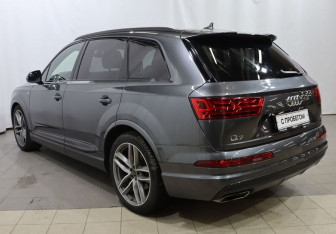 Подержанный автомобиль Audi Q7 2018 года (6 фото)