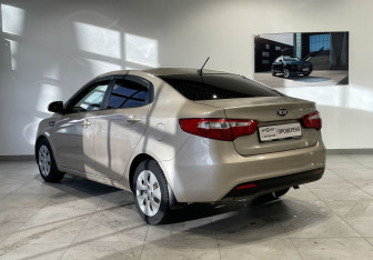 Подержанный автомобиль Kia Rio Sedan 2013 года (7 фото)