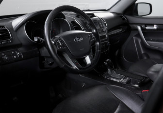 Подержанный автомобиль Kia Sorento 2017 года (14 фото)