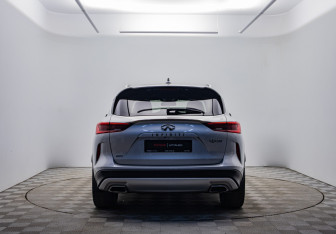 Подержанный автомобиль Infiniti QX50 2018 года (6 фото)