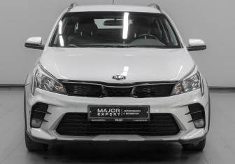 Подержанный автомобиль Kia Rio Hatchback 2021 года (2 фото)