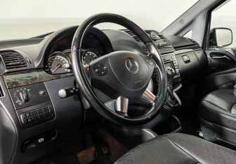 Подержанный автомобиль Mercedes-Benz Viano 2013 года (13 фото)