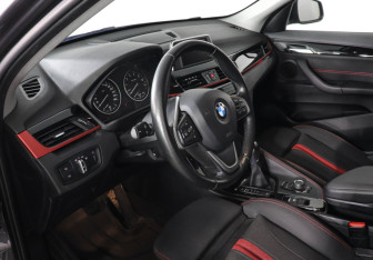Подержанный автомобиль BMW X1 2017 года (12 фото)