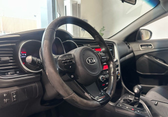 Подержанный автомобиль Kia Optima Sedan 2015 года (13 фото)