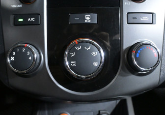 Подержанный автомобиль Kia Cerato Sedan 2010 года (15 фото)