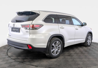 Подержанный автомобиль Toyota Highlander 2015 года (5 фото)