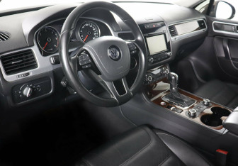 Подержанный автомобиль Volkswagen Touareg 2013 года (7 фото)