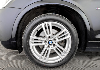 Подержанный автомобиль BMW X4 2016 года (18 фото)