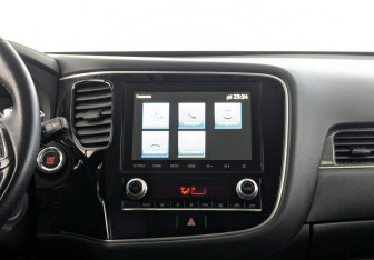 Подержанный автомобиль Mitsubishi Outlander 2020 года (29 фото)