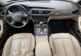Подержанный автомобиль Audi A6 Sedan 2011 года (10 фото)