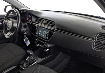 Подержанный автомобиль Kia Rio Hatchback 2020 года (13 фото)