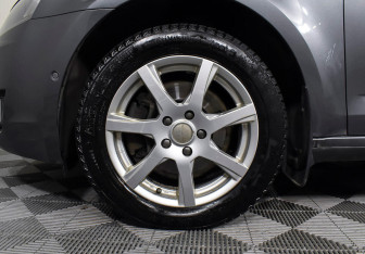 Подержанный автомобиль Skoda Octavia Liftback 2015 года (7 фото)