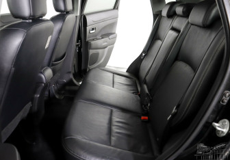 Подержанный автомобиль Mitsubishi ASX 2014 года (15 фото)