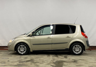 Подержанный автомобиль Renault Scenic 2007 года (8 фото)