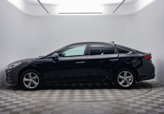 Подержанный автомобиль Hyundai Sonata 2017 года (2 фото)