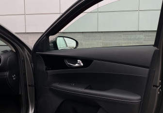 Подержанный автомобиль Kia Cerato Sedan 2022 года (26 фото)