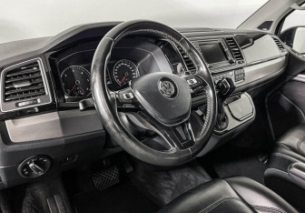Подержанный автомобиль Volkswagen Multivan 2017 года (13 фото)