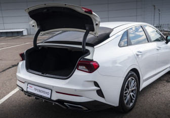 Подержанный автомобиль Kia K5 2019 года (18 фото)