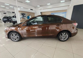 Подержанный автомобиль Mazda 3 Sedan 2012 года (8 фото)