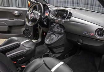 Подержанный автомобиль Fiat 500 Hatchback 2017 года (11 фото)