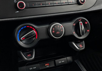 Подержанный автомобиль Kia Rio Hatchback 2021 года (20 фото)