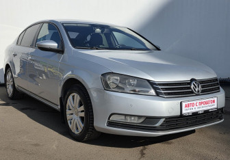 Подержанный автомобиль Volkswagen Passat Sedan 2011 года (3 фото)