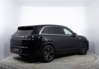 Подержанный автомобиль LiXiang L7 2023 года (5 фото)