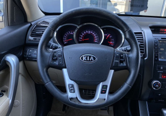 Подержанный автомобиль Kia Sorento 2012 года (13 фото)