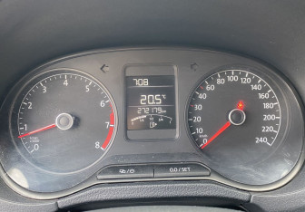 Подержанный автомобиль Volkswagen Polo Sedan 2016 года (16 фото)