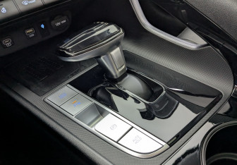 Подержанный автомобиль Hyundai Elantra Sedan 2023 года (30 фото)