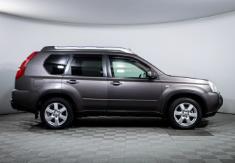 Подержанный автомобиль Nissan X-Trail 2008 года (4 фото)