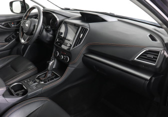 Подержанный автомобиль Subaru XV 2019 года (10 фото)