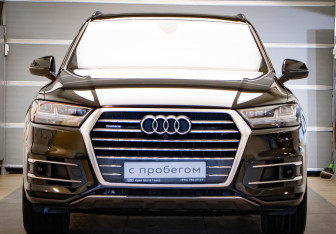 Подержанный автомобиль Audi Q7 2017 года (2 фото)