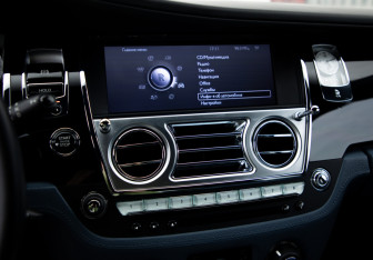 Подержанный автомобиль Rolls-Royce Ghost 2010 года (20 фото)