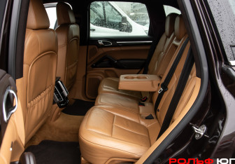 Подержанный автомобиль Porsche Cayenne 2014 года (8 фото)