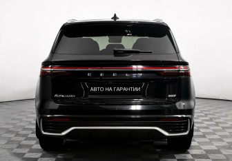 Подержанный автомобиль Geely Monjaro 2022 года (4 фото)