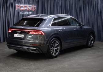 Подержанный автомобиль Audi Q8 2019 года (5 фото)