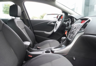 Подержанный автомобиль Opel Astra Wagon 2013 года (11 фото)