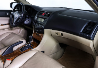 Подержанный автомобиль Honda Accord Sedan 2006 года (11 фото)