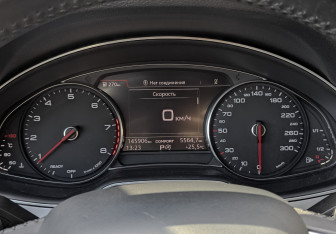 Подержанный автомобиль Audi Q7 2017 года (13 фото)