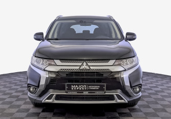 Подержанный автомобиль Mitsubishi Outlander 2019 года (2 фото)
