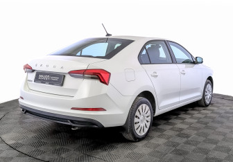 Подержанный автомобиль Skoda Rapid Liftback 2021 года (5 фото)