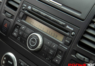Подержанный автомобиль Nissan Tiida Hatchback 2011 года (15 фото)