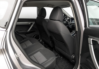 Подержанный автомобиль Geely Coolray 2023 года (18 фото)