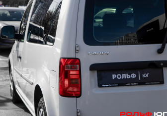 Подержанный автомобиль Volkswagen Caddy Compactvan 2018 года (18 фото)