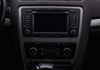 Подержанный автомобиль Skoda Octavia Wagon 2012 года (14 фото)