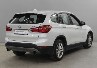Подержанный автомобиль BMW X1 2017 года (5 фото)