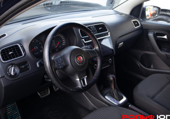 Подержанный автомобиль Volkswagen Polo Sedan 2013 года (10 фото)